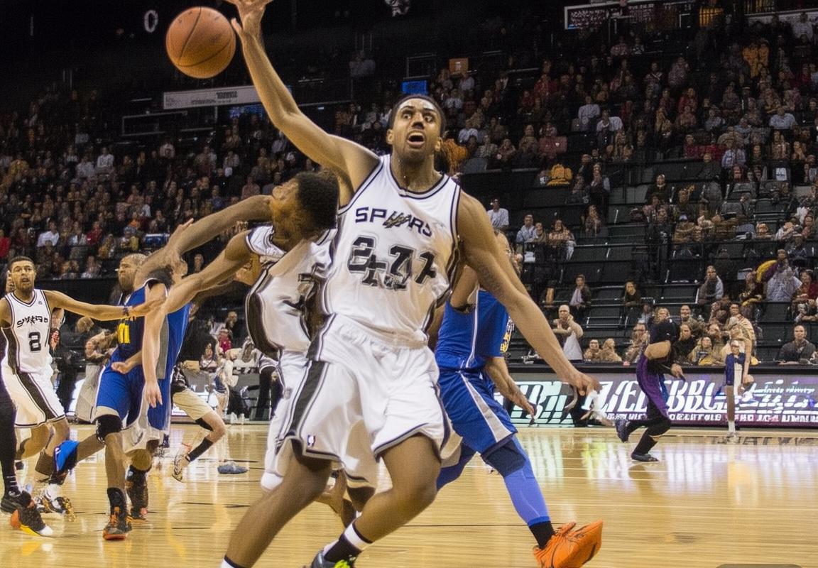 NBA赛季观察：开拓者连败暴露攻防失衡，马刺团队复苏止跌，中国球员杨瀚森处境待突破